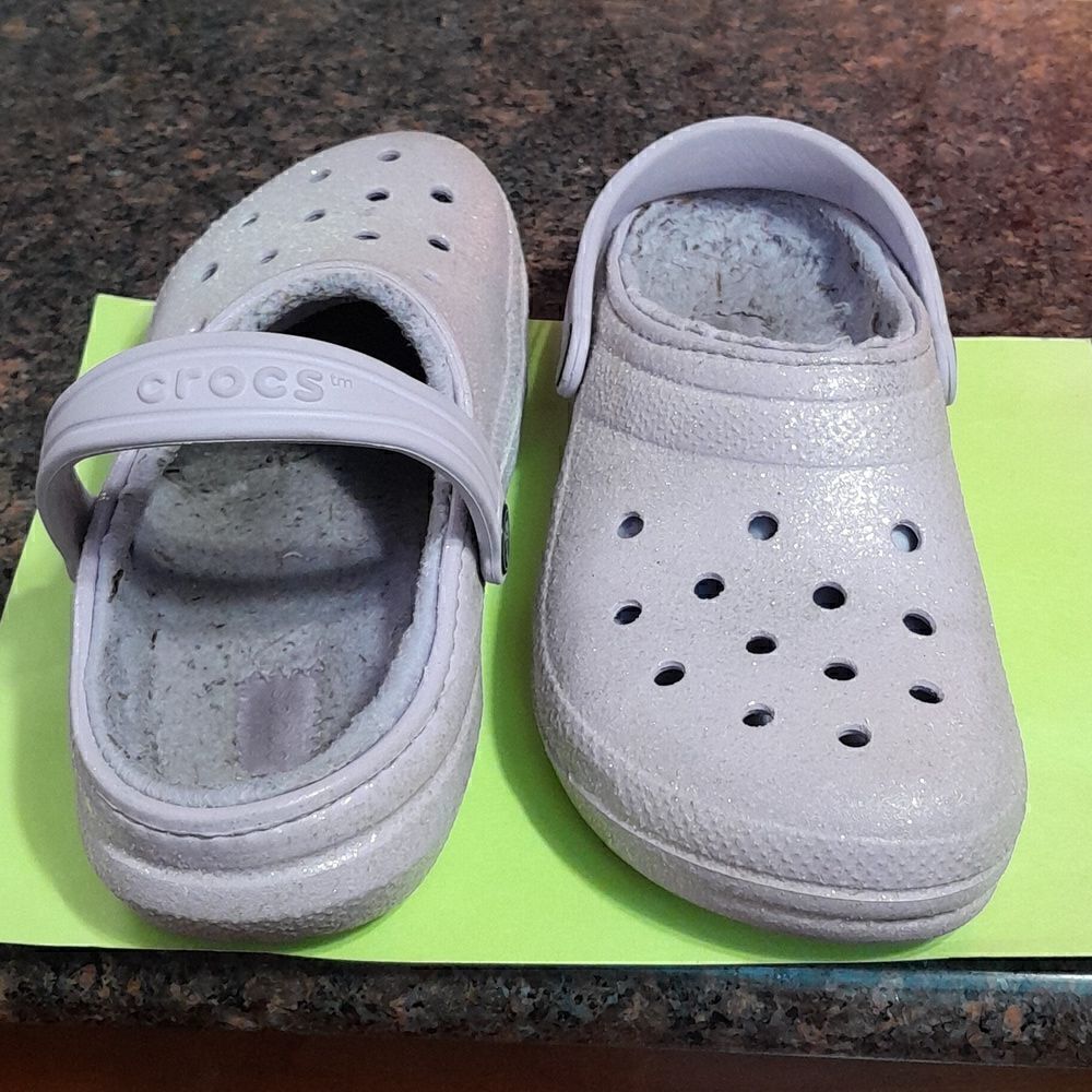 Child's Crocs and 10 Jibbitz Charms...Size 4 - Picture 2 of 8
